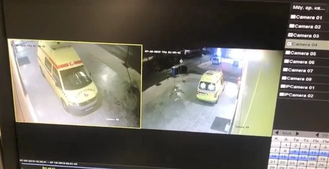 Αγνωστοι έβαλαν βόμβα σε ασθενοφόρο στο Αιγάλεω! Η στιγμή της έκρηξης! (βίντεο)